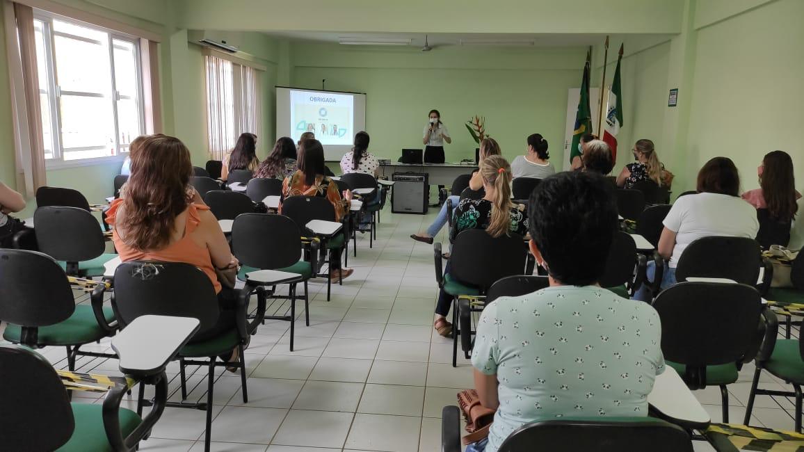 Profissionais da Educação recebem palestra/treinamento de atualização geral sobre COVID-19.
