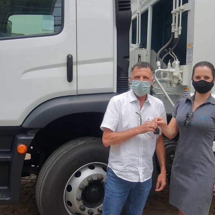 A Prefeitura Municipal de São Roque do Canaã,  acaba de adquirir um Caminhão Compactador de lixo zero Km 