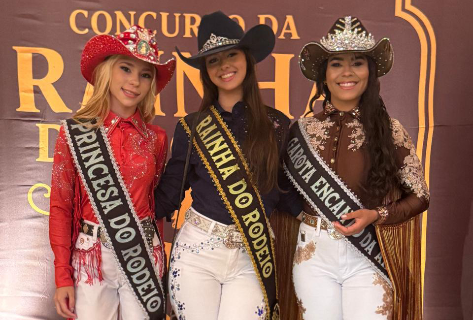 Maria Eduarda Degasperi Zottele é eleita Rainha do Rodeio de São Roque do Canaã 2026